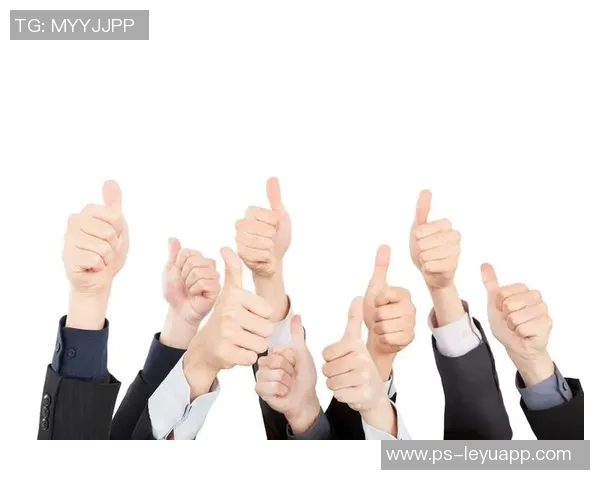 瓜帅赛后与主裁亲切交流竖起大拇指表达赞赏与尊重