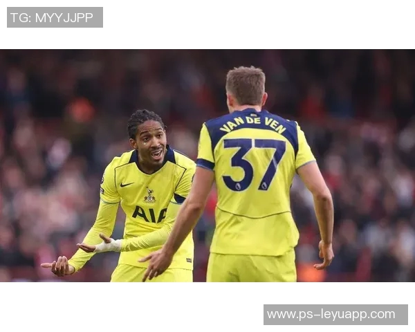 斯彭斯被弗兰克换下引发争议赛后情绪不佳引发关注